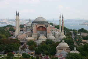 Det har været og ligner stadig en moské, Hagia Sophia i Istanbul. Siden 1934 et museum.