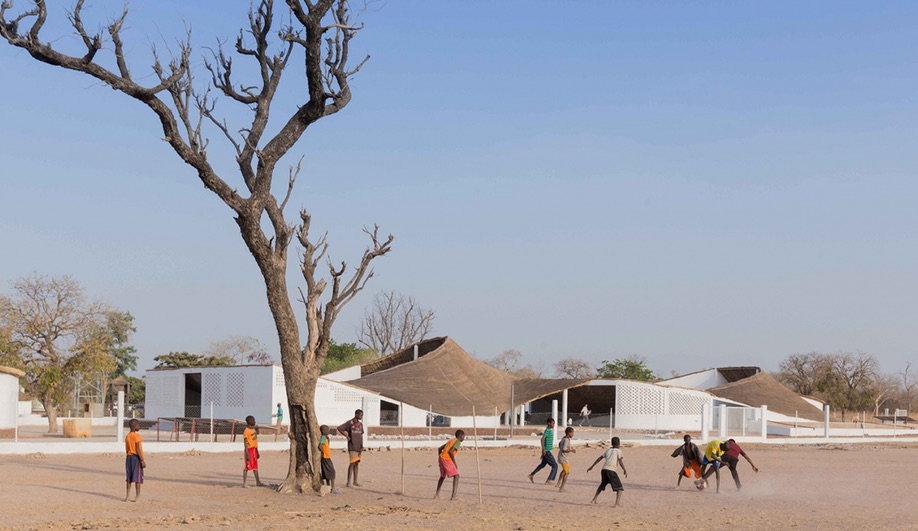 THREAD Artists’ Residence beliggende i Sinthian i Senegal er tegnet af Toshiko Mori. Et residency for alle slags kunstnere, der har brug for arbejdsro i helt særlige omgivelser. Copyright: Toshiko Mori Architect 2016